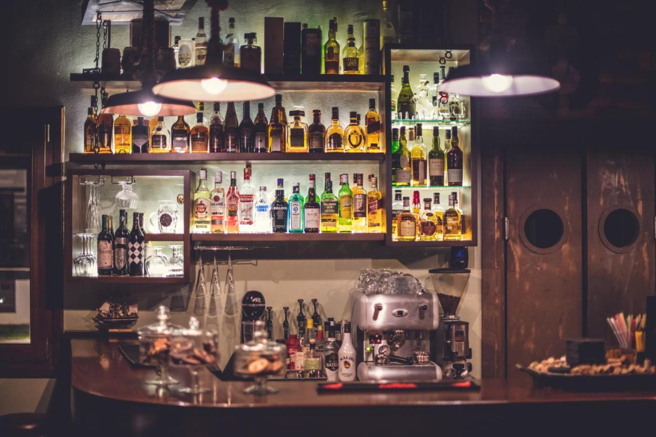 Ángistron Paroraia酒店 外观 照片